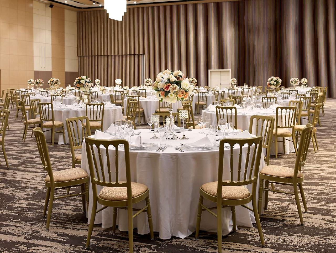 Radisson Blu Hotel & Convention Centre Kigali Dış mekan fotoğraf Banquet hall