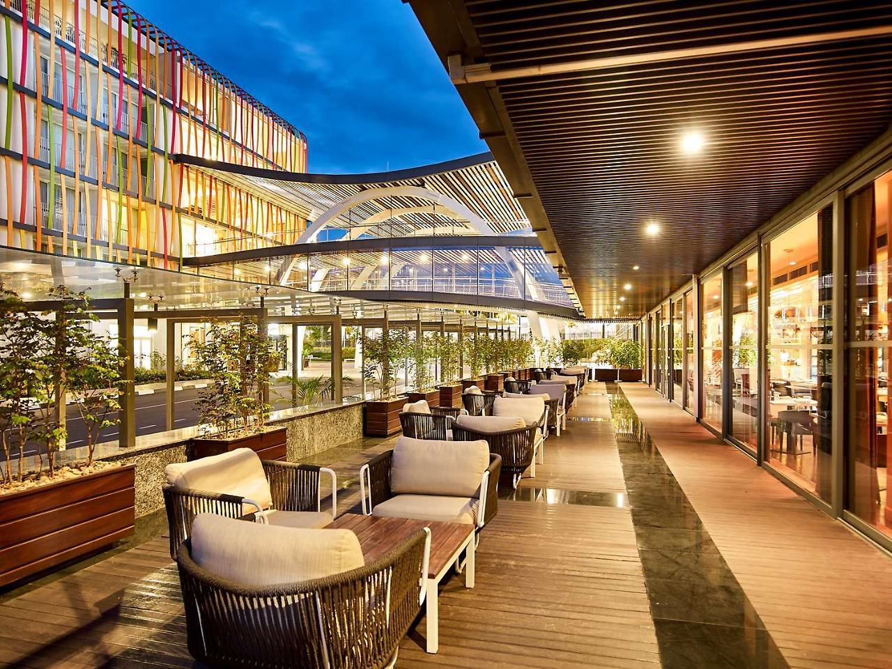 Radisson Blu Hotel & Convention Centre Kigali Dış mekan fotoğraf The outdoor terrace at the hotel