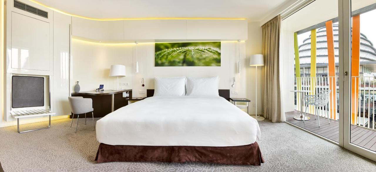 Radisson Blu Hotel & Convention Centre Kigali Dış mekan fotoğraf A typical room at the hotel