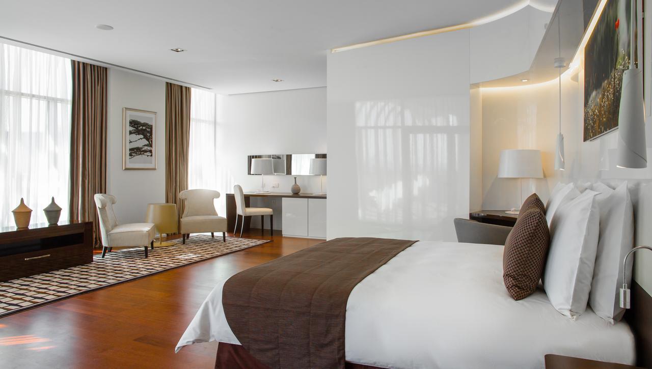 Radisson Blu Hotel & Convention Centre Kigali Dış mekan fotoğraf A suite at the hotel