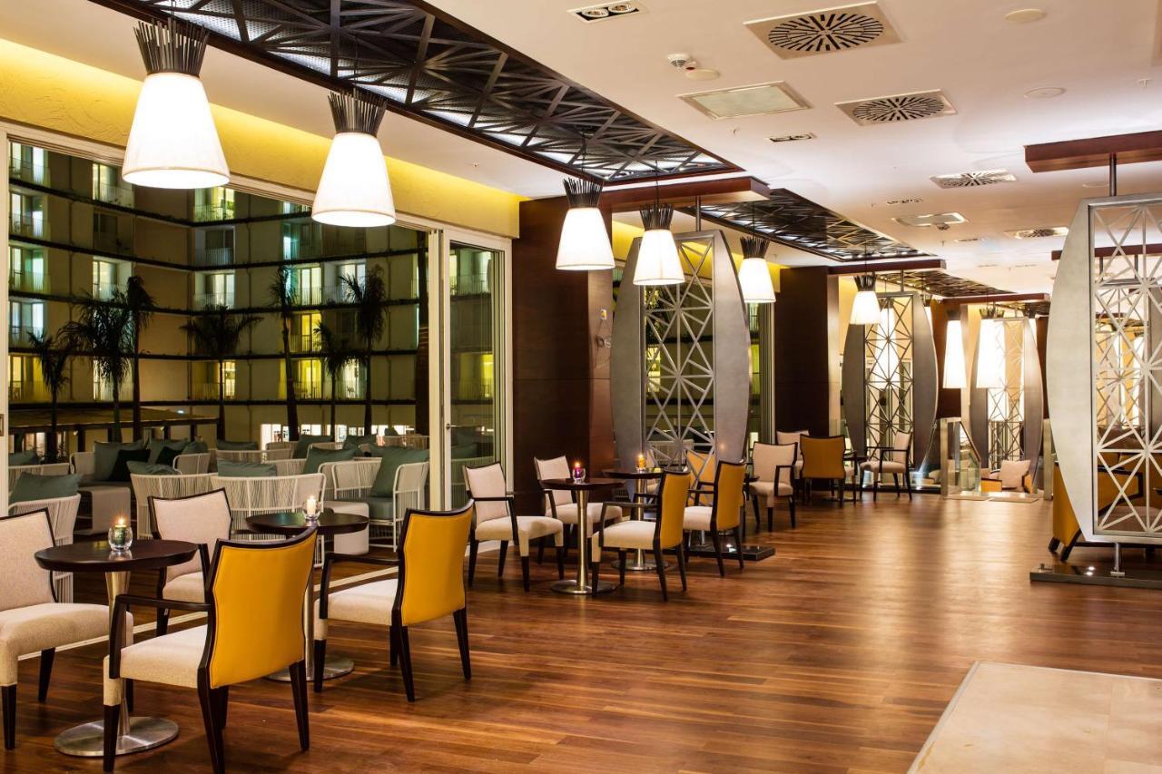 Radisson Blu Hotel & Convention Centre Kigali Dış mekan fotoğraf The interior of the lounge