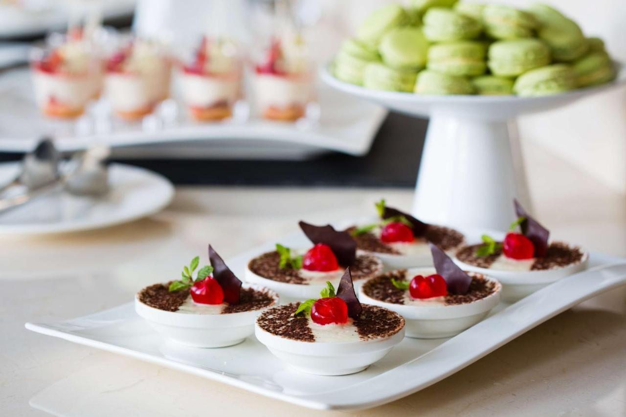 Radisson Blu Hotel & Convention Centre Kigali Dış mekan fotoğraf A dessert