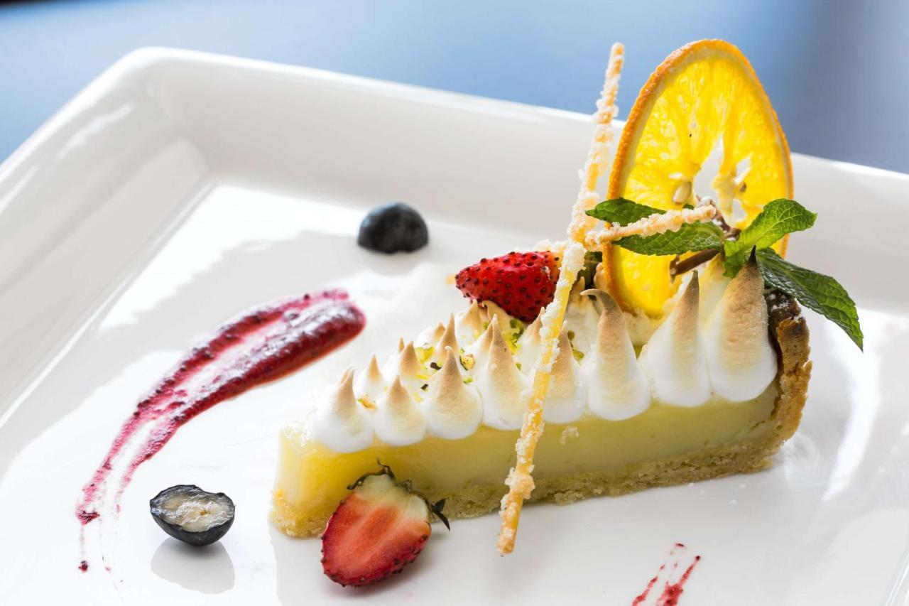 Radisson Blu Hotel & Convention Centre Kigali Dış mekan fotoğraf A lemon meringue tart
